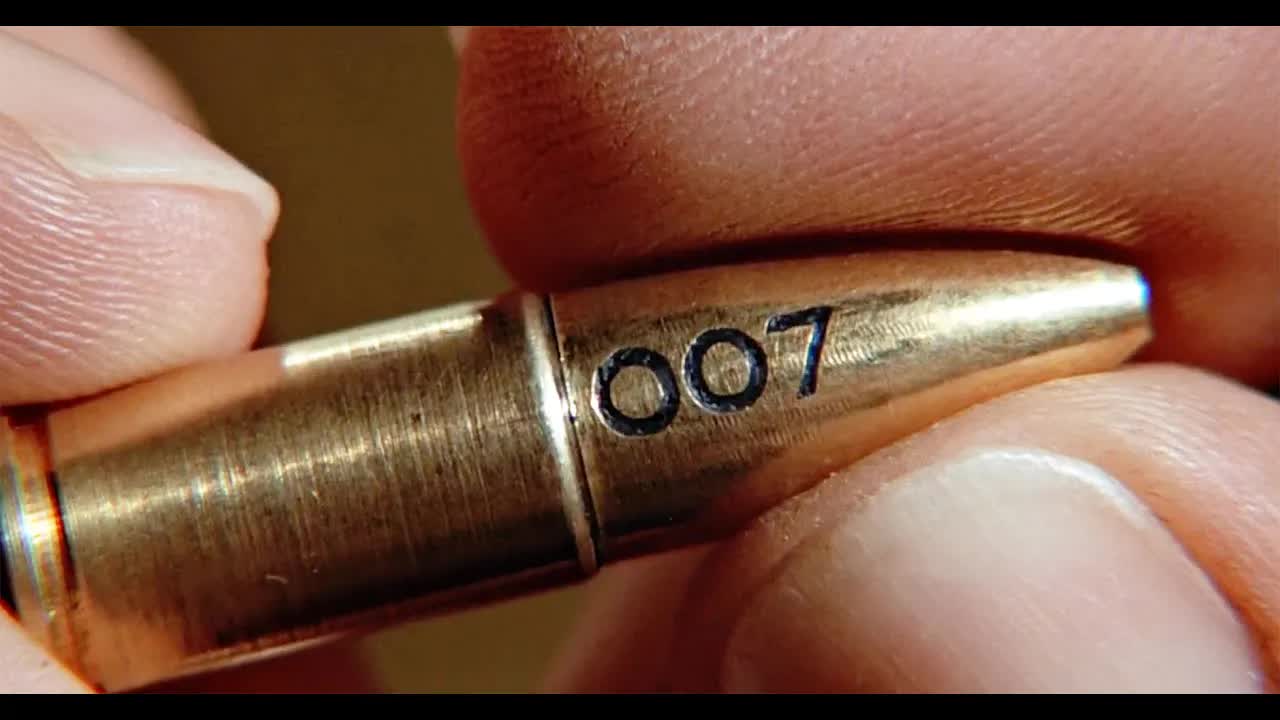 全面详解24部邦德片:《007之金枪客》被周星驰高度模仿的电影