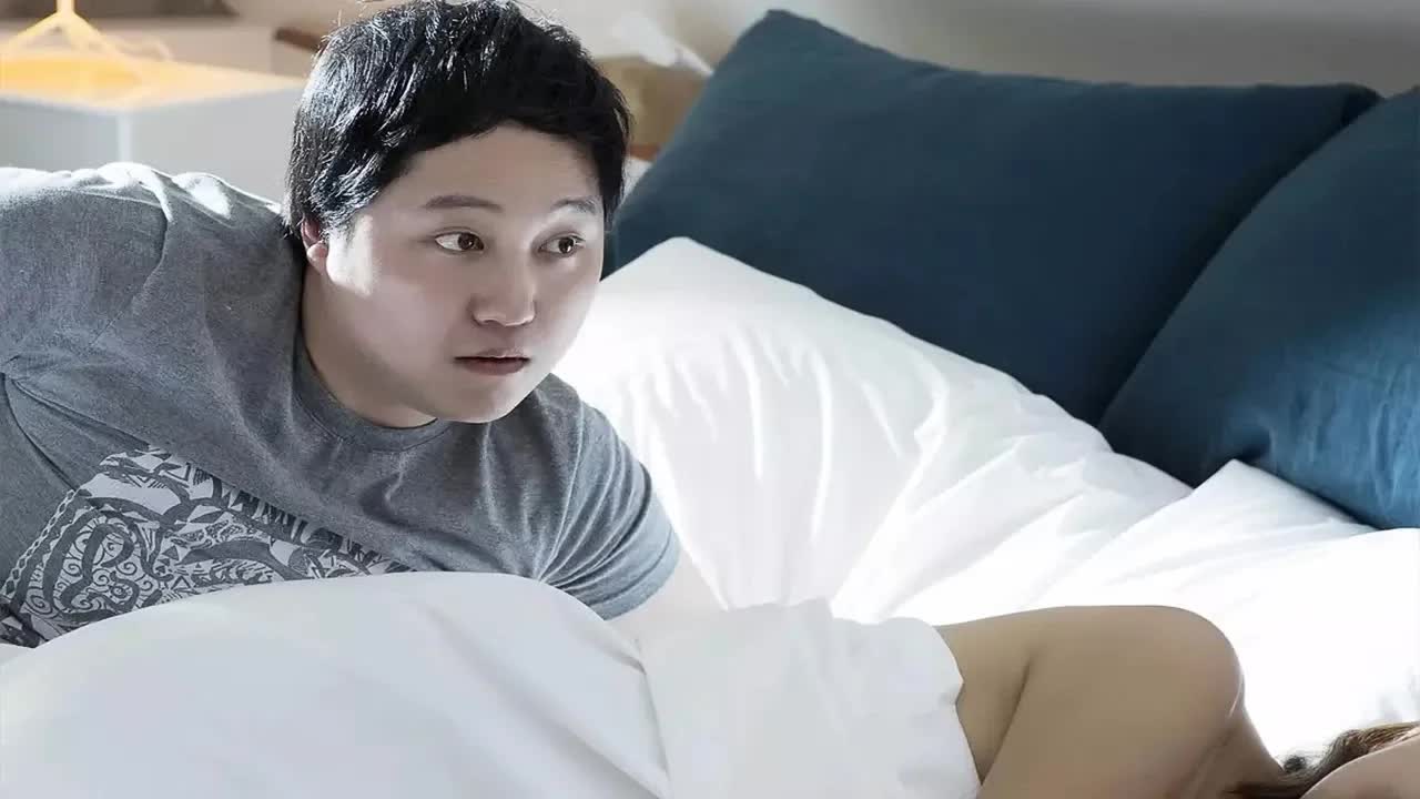 【一米电影】男友只要一上床，就会变换外貌，这让女友很尴尬！