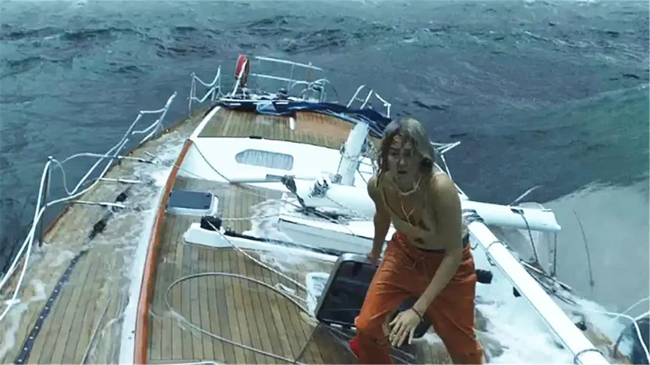 真事改编：24岁女孩遭遇飓风“雷蒙德”，孤独求生41天，漂流1800英里后获救！