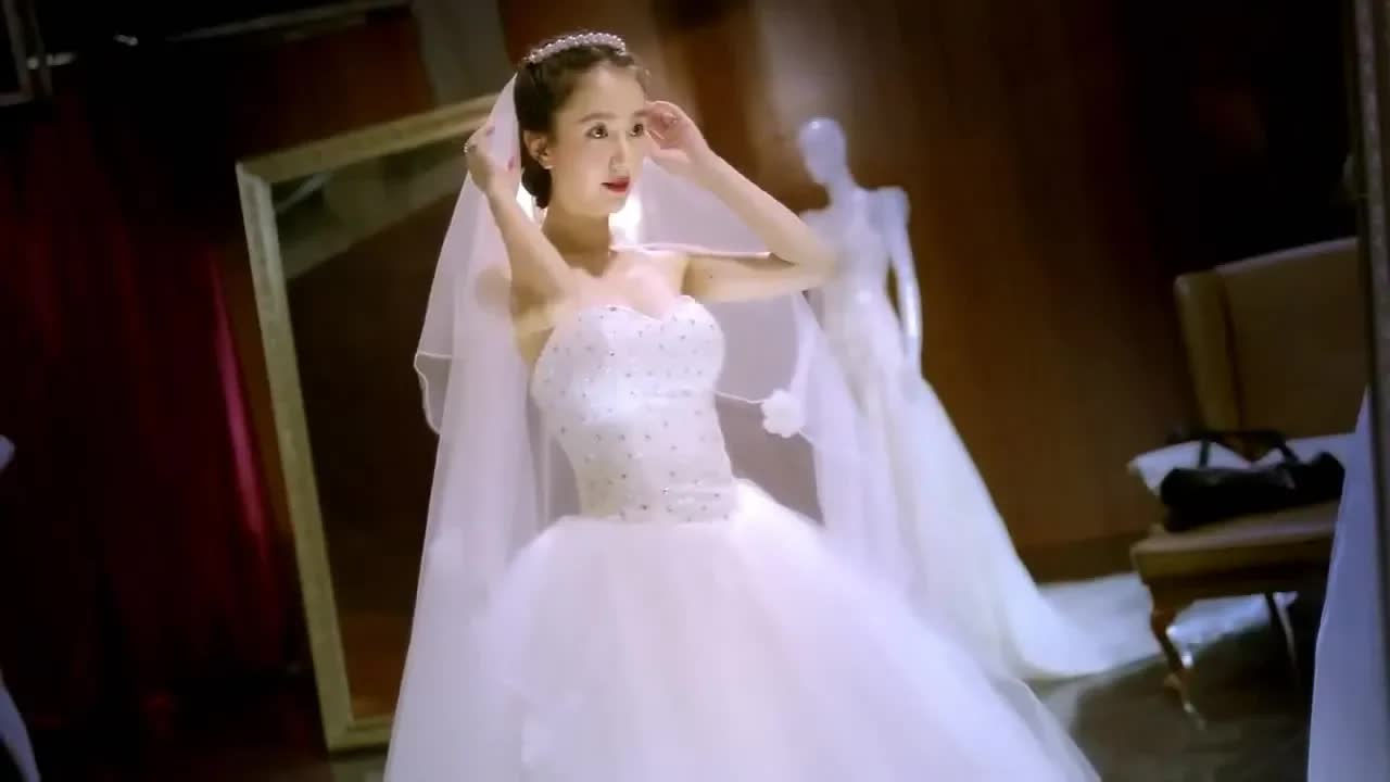 【一米电影】新娘穿上一件神奇的婚纱后，却陷入婚纱店百年流传的魔咒中！