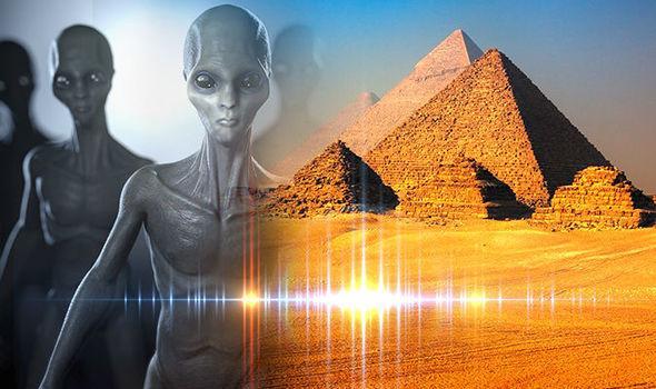 外星人与金字塔